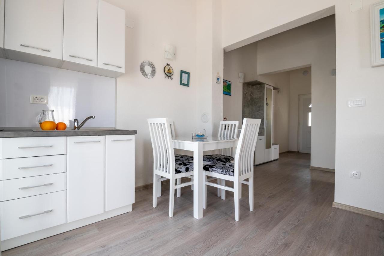 Apartmani Mate 네움 외부 사진