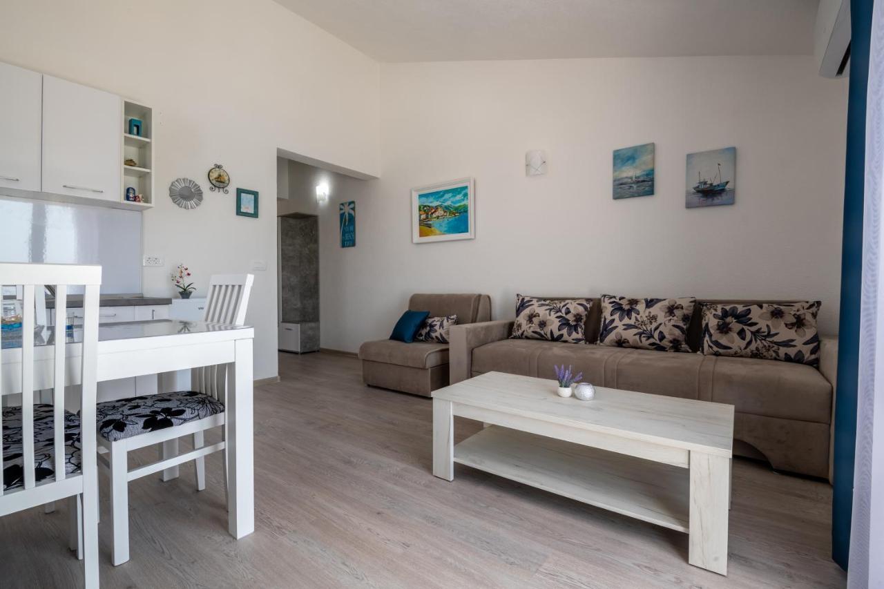 Apartmani Mate 네움 외부 사진