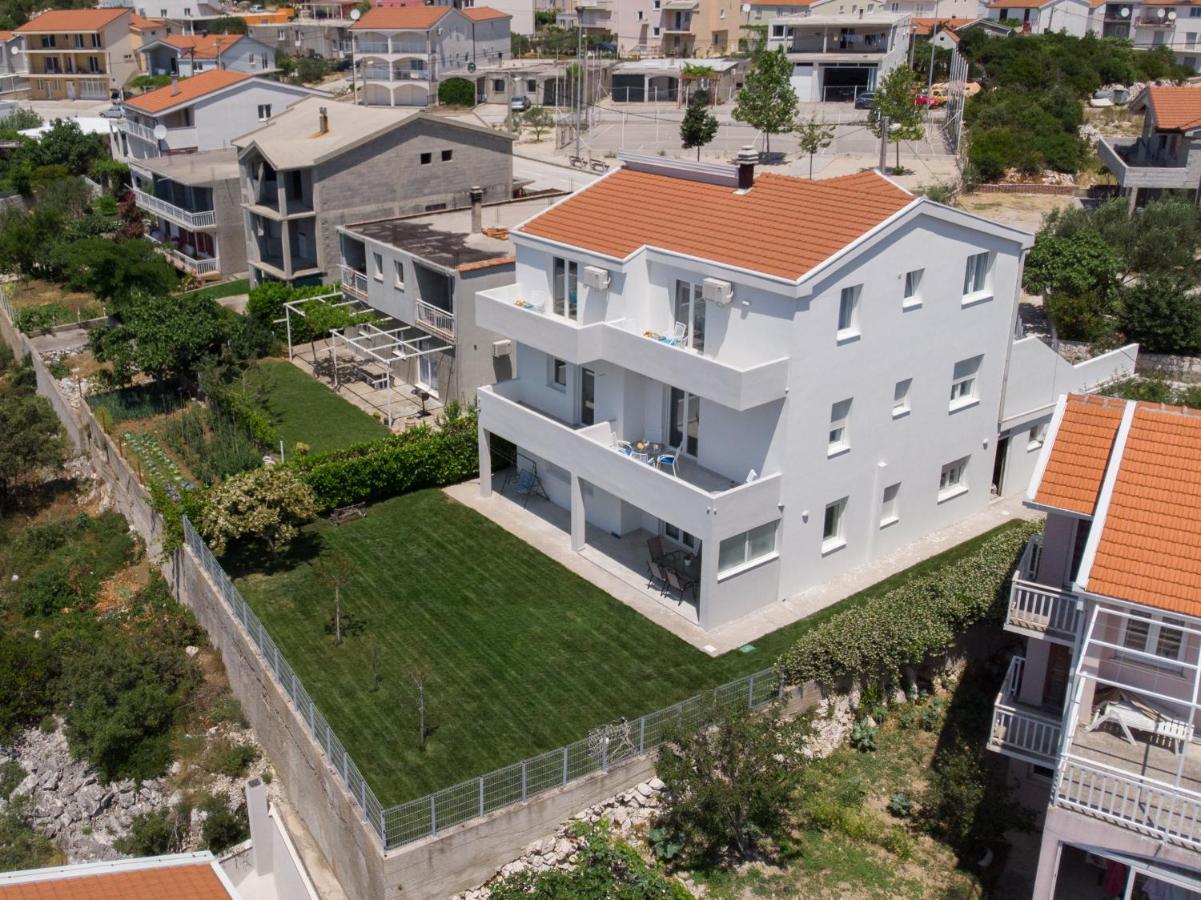 Apartmani Mate 네움 외부 사진