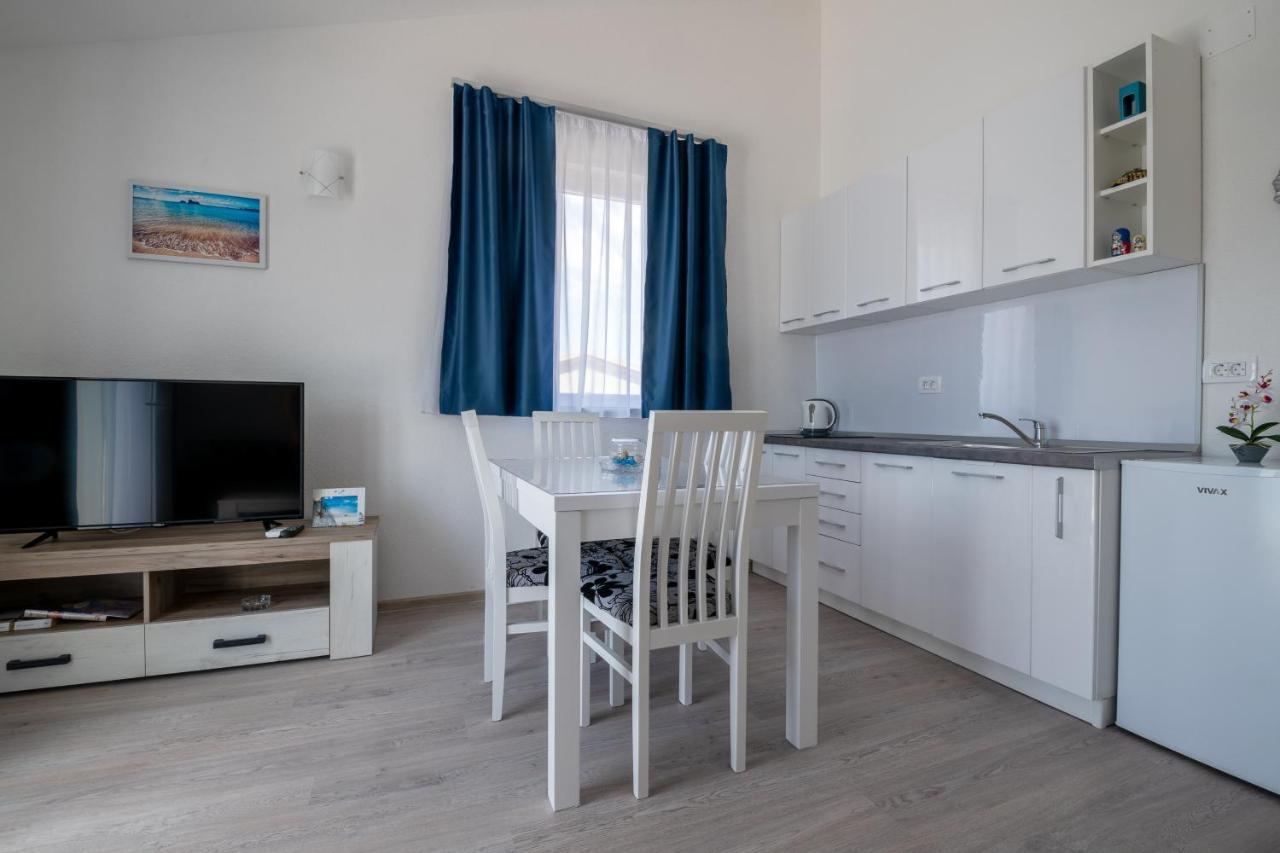 Apartmani Mate 네움 외부 사진