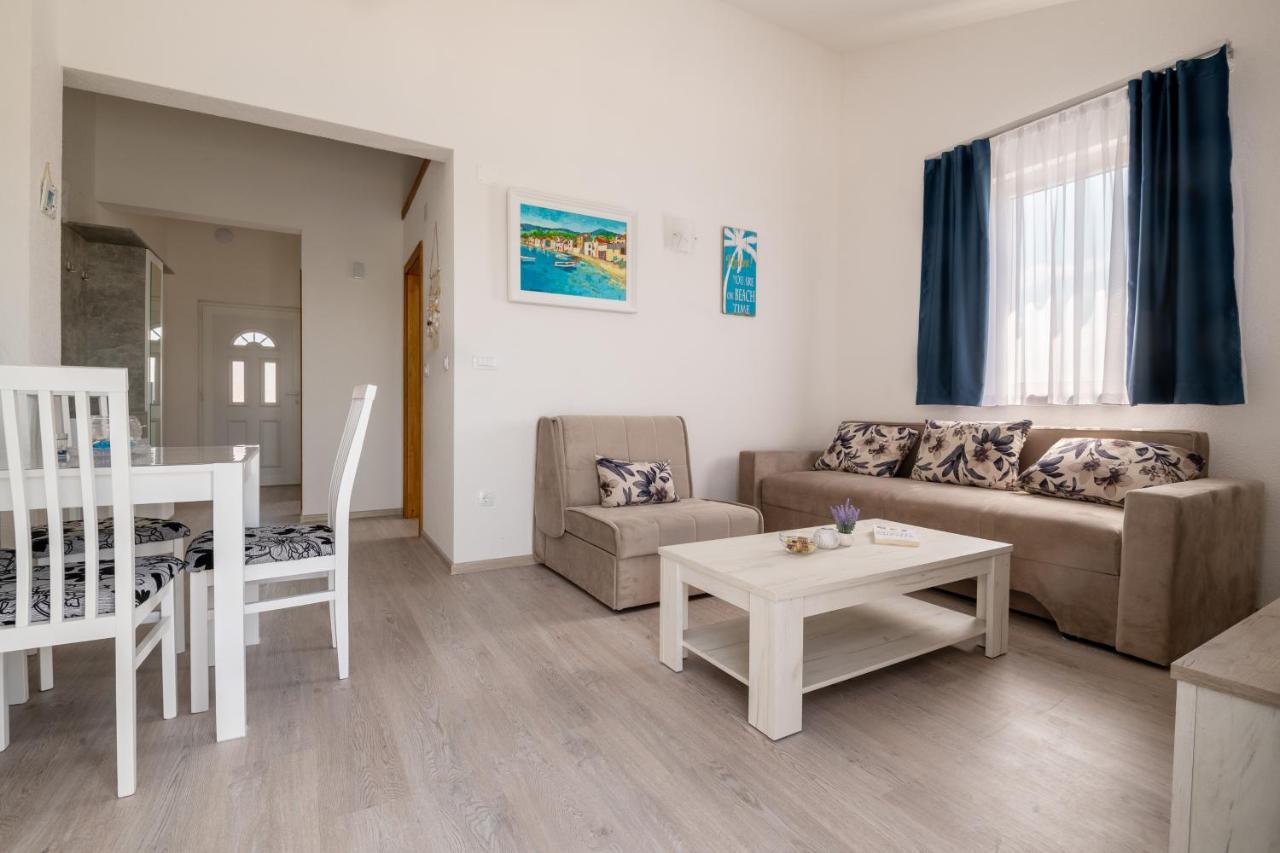 Apartmani Mate 네움 외부 사진