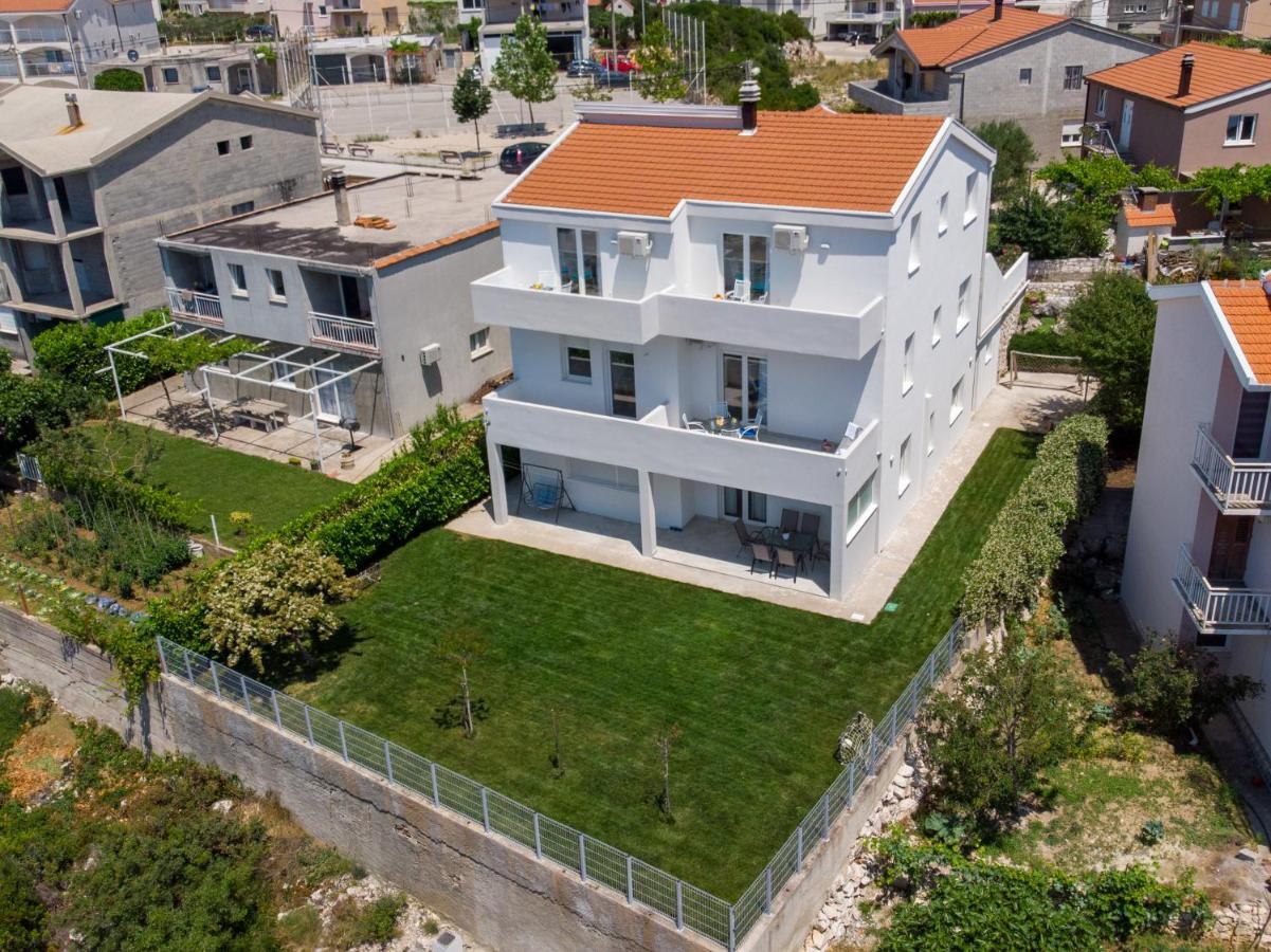 Apartmani Mate 네움 외부 사진